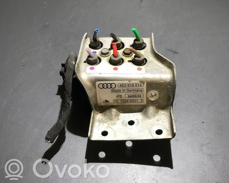 Audi A8 S8 D3 4E Gaisa sadales / vārsta bloks (pneimatiskā balstiekārta) 