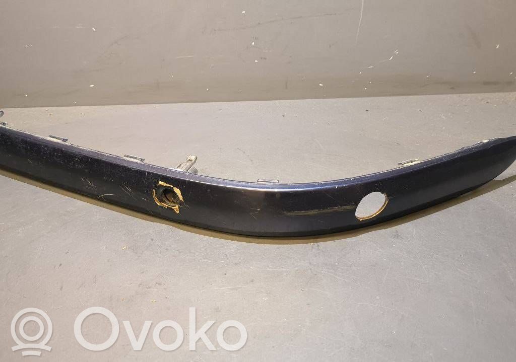 Mercedes-Benz C W203 Etupuskurin jakajan koristelista 