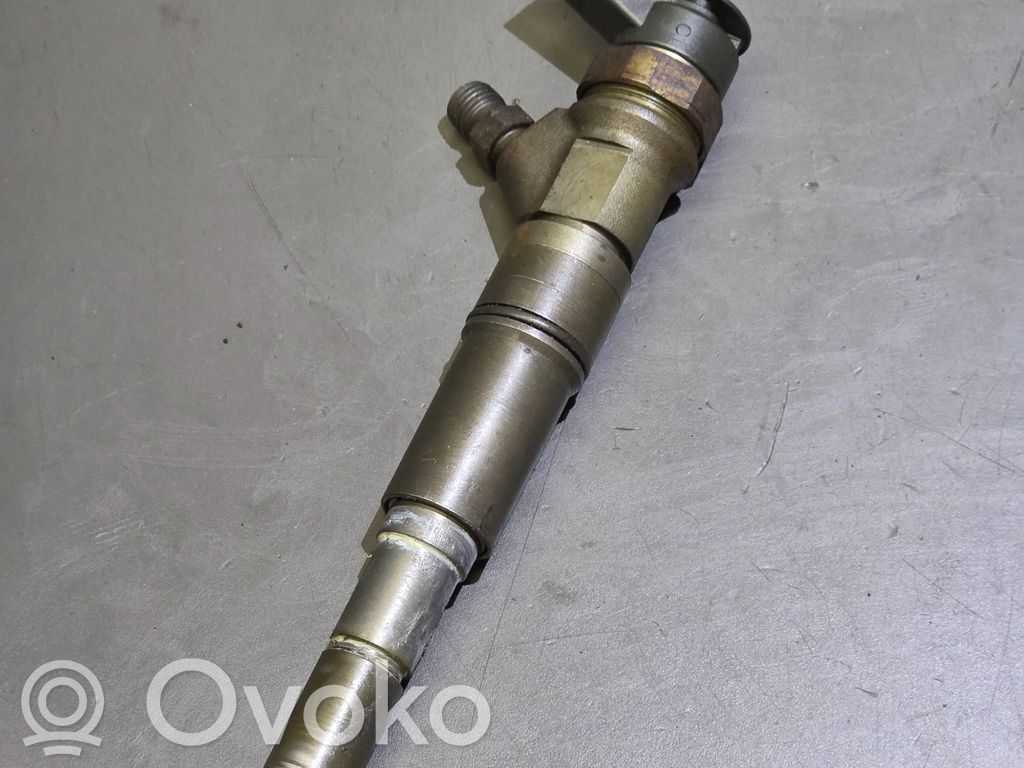 Fuel injector   7794652,0445110212