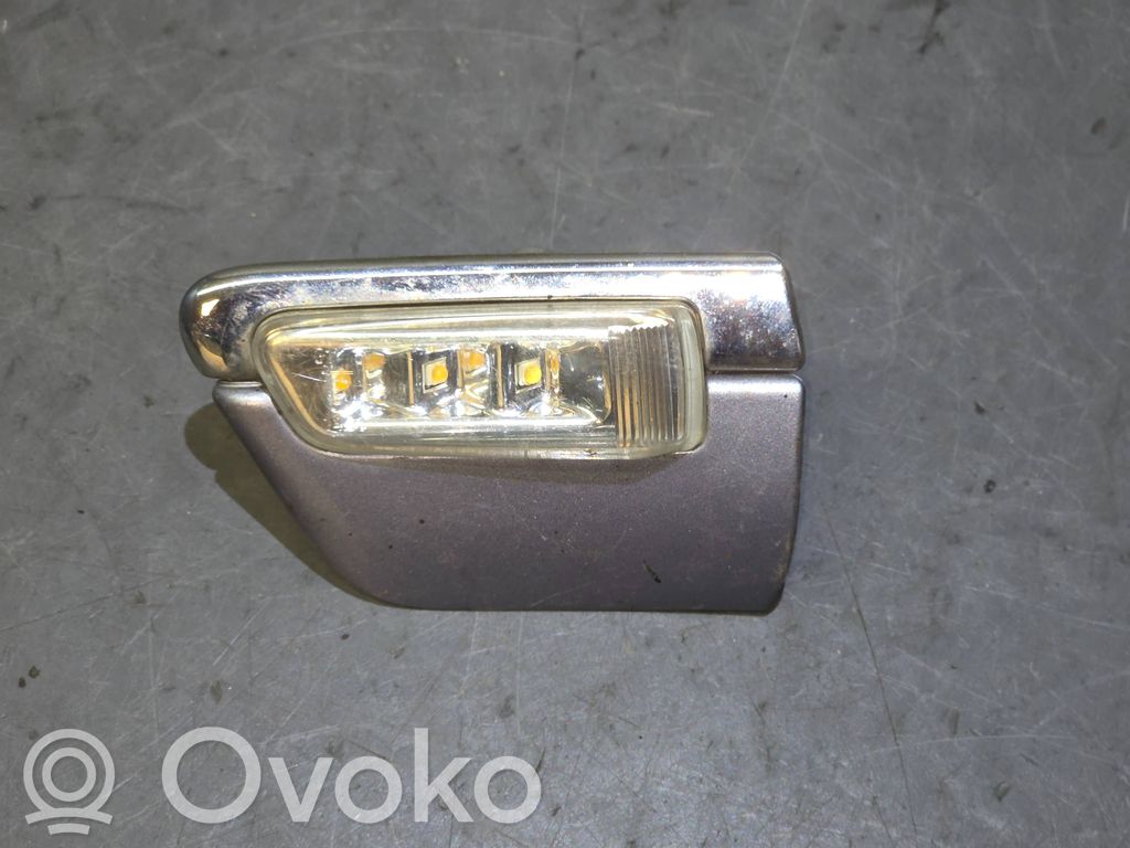 Audi A8 S8 D3 4E Kierunkowskaz błotnika przedniego 