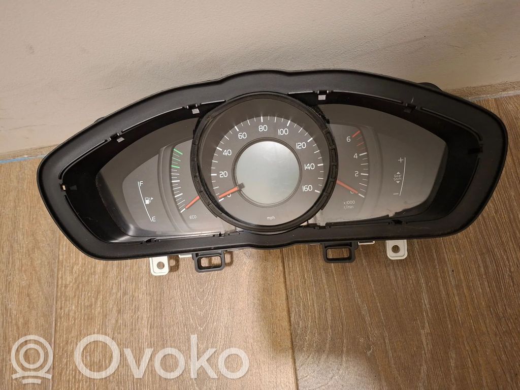 Volvo V40 Speedometer (instrument cluster) 