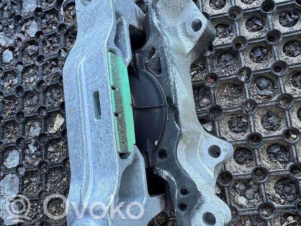 Engine mount bracket   LX636F012AC