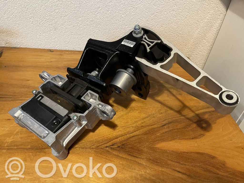 Land Rover Discovery Sport Engine mount bracket 