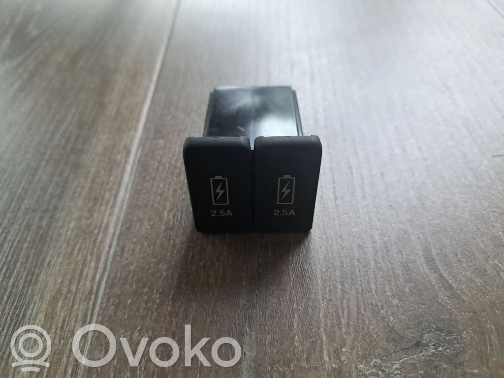 Enchufe conector USB   M68558