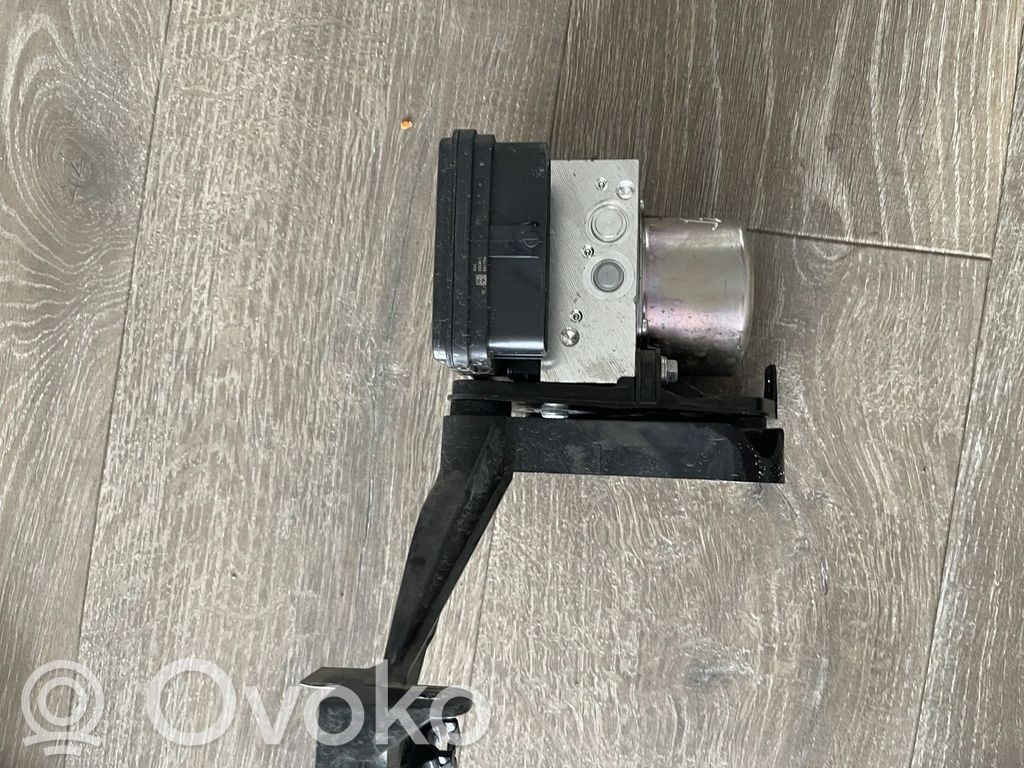 Toyota bZ4X ABS-pumppu 