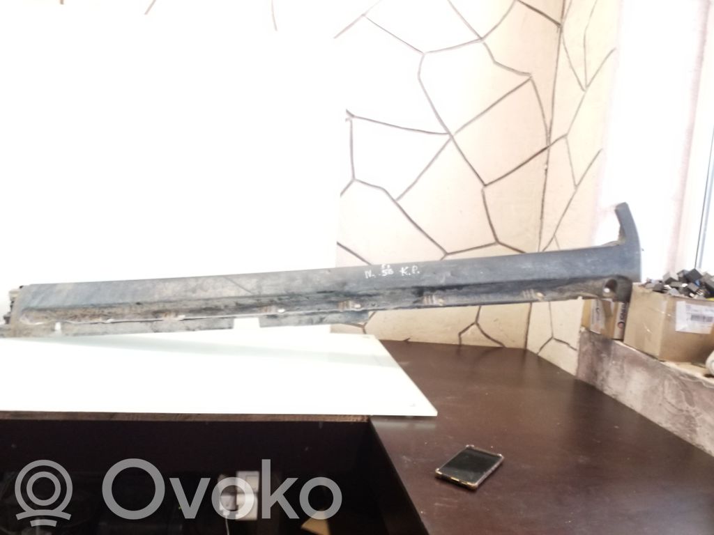 Front sill (body part)
