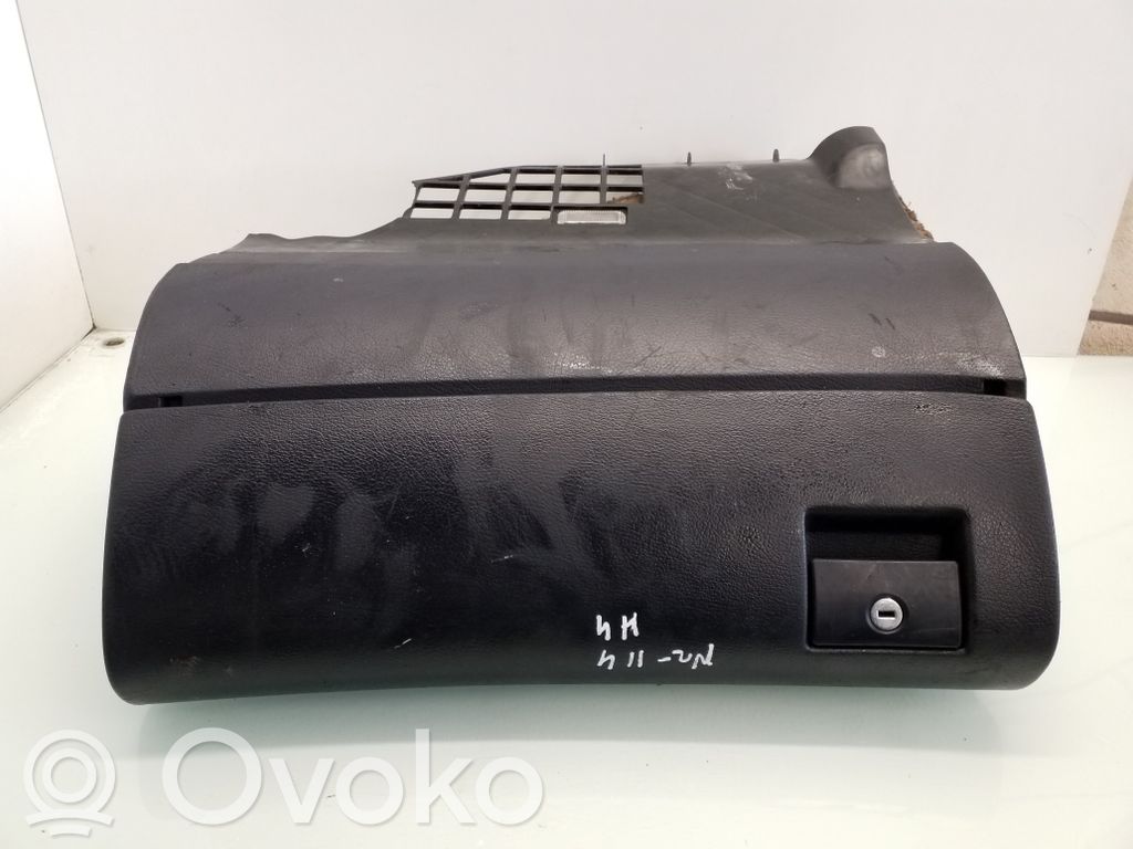 Audi A4 S4 B5 8D Daiktadėžė 