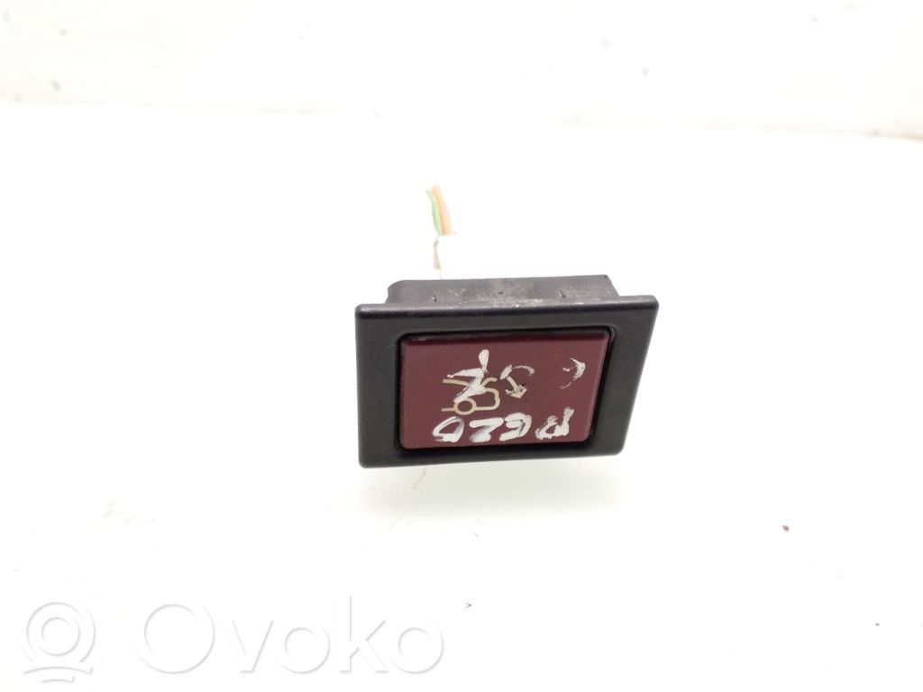 Tailgate opening switch