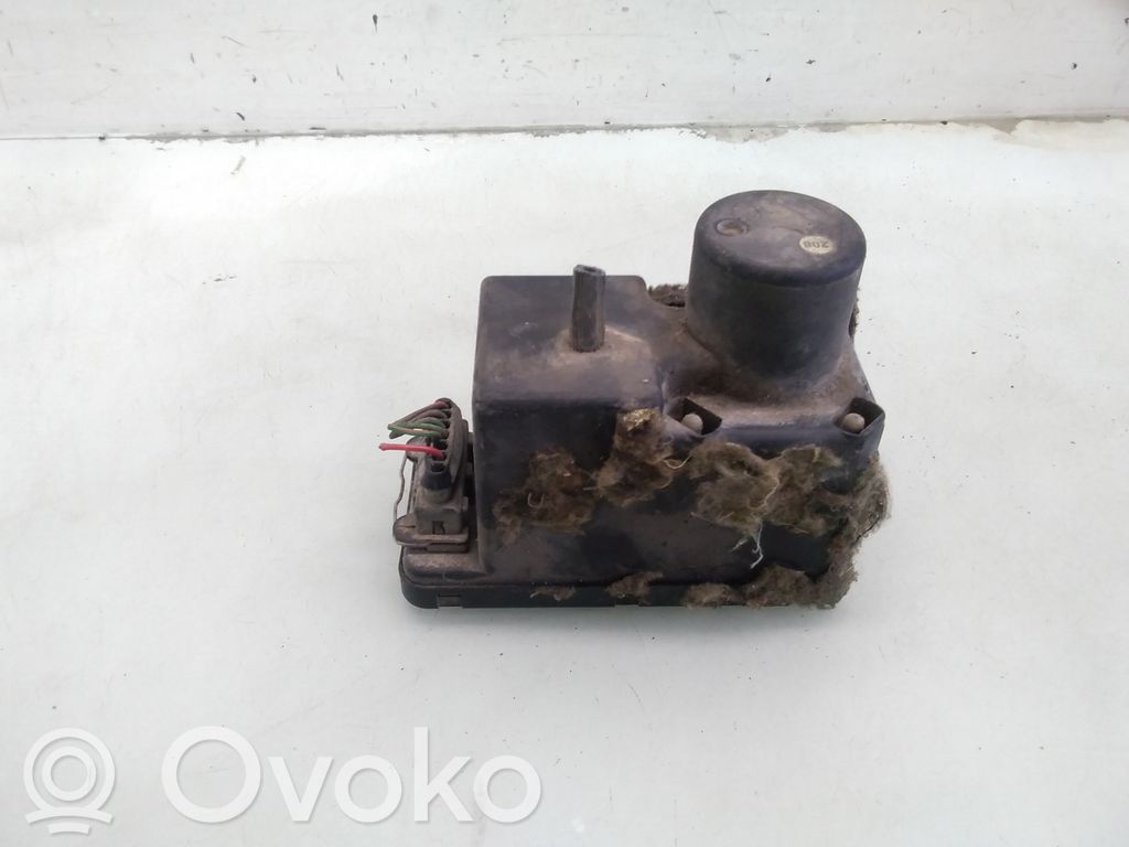 Volkswagen PASSAT B4 Central locking vacuum pump 