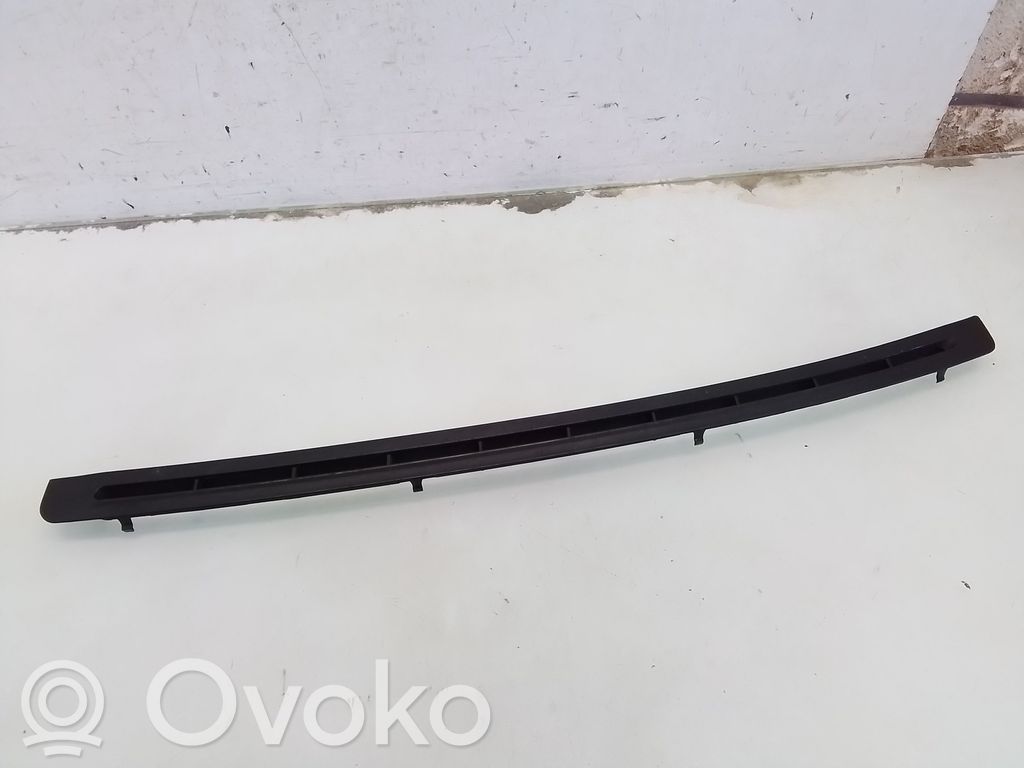 BMW 3 E36 Lango oro grotelės 