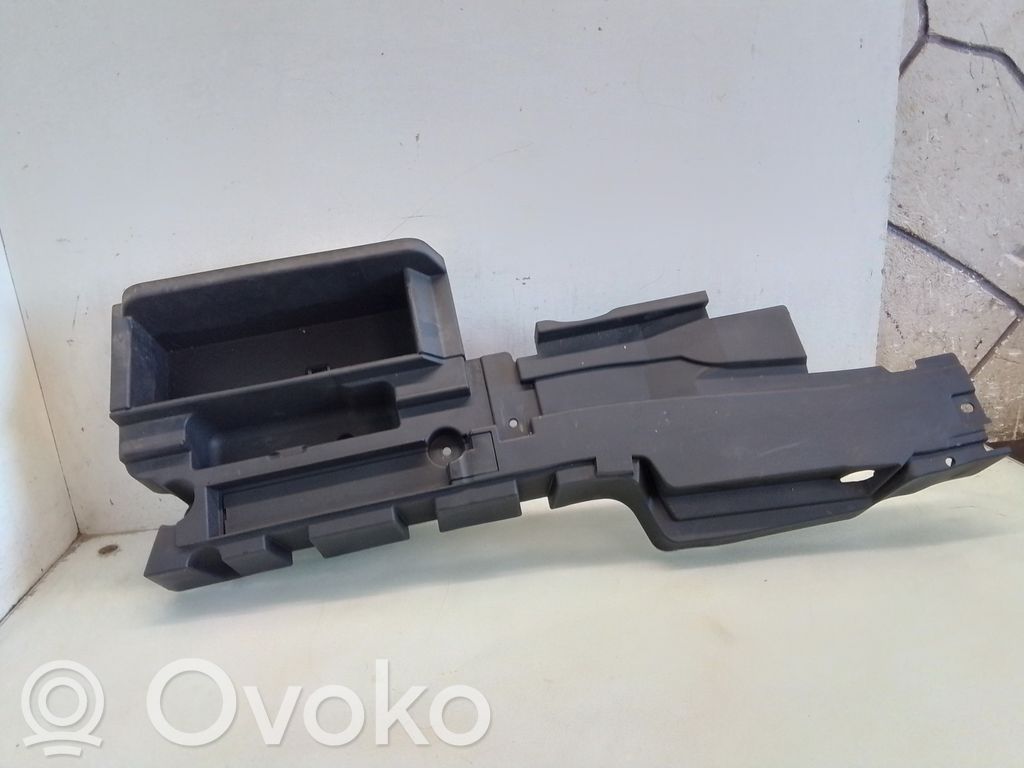 BMW 5 E60 E61 Muu vararenkaan verhoilun elementti 