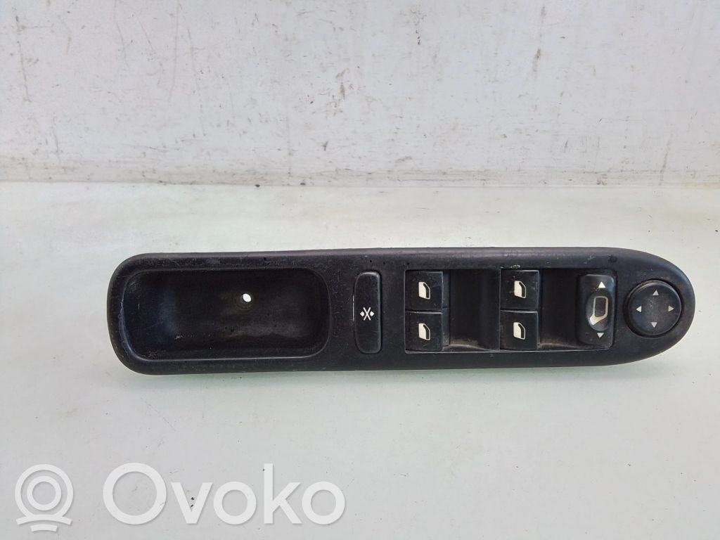Peugeot 307 Electric window control switch 