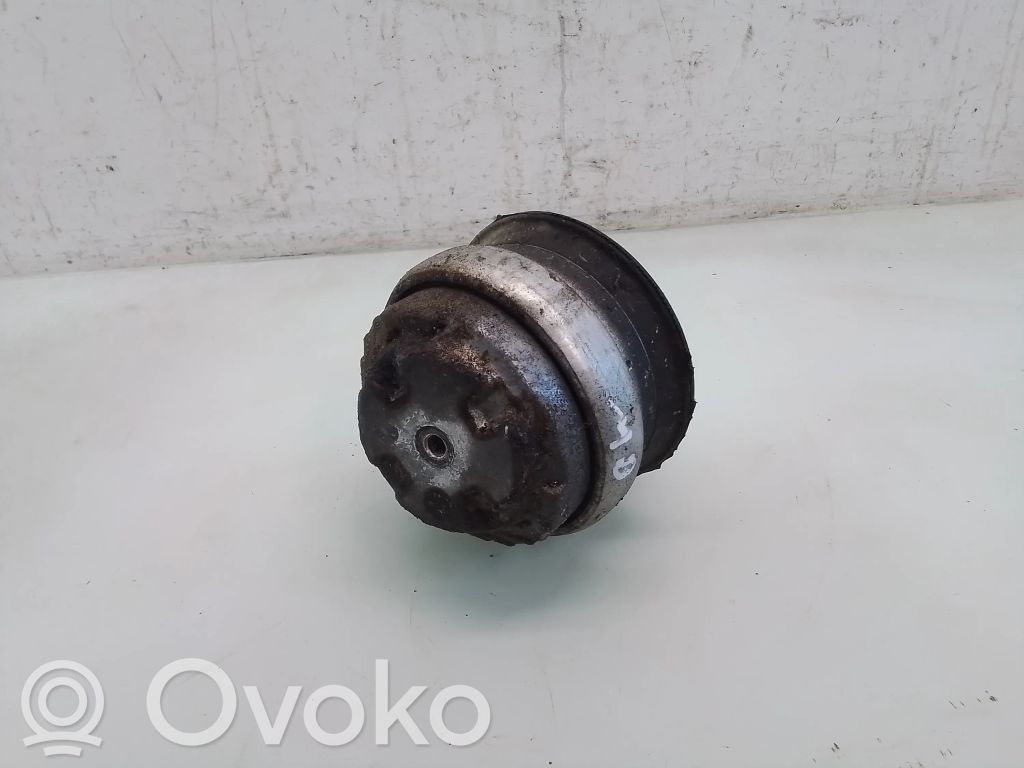 Mercedes-Benz E W210 Engine mount bracket 