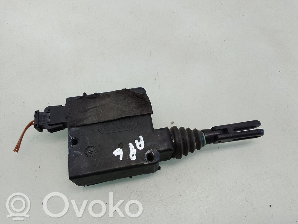 Audi A8 S8 D2 4D Motor de la cerradura/cierre del maletero/compartimento de carga 