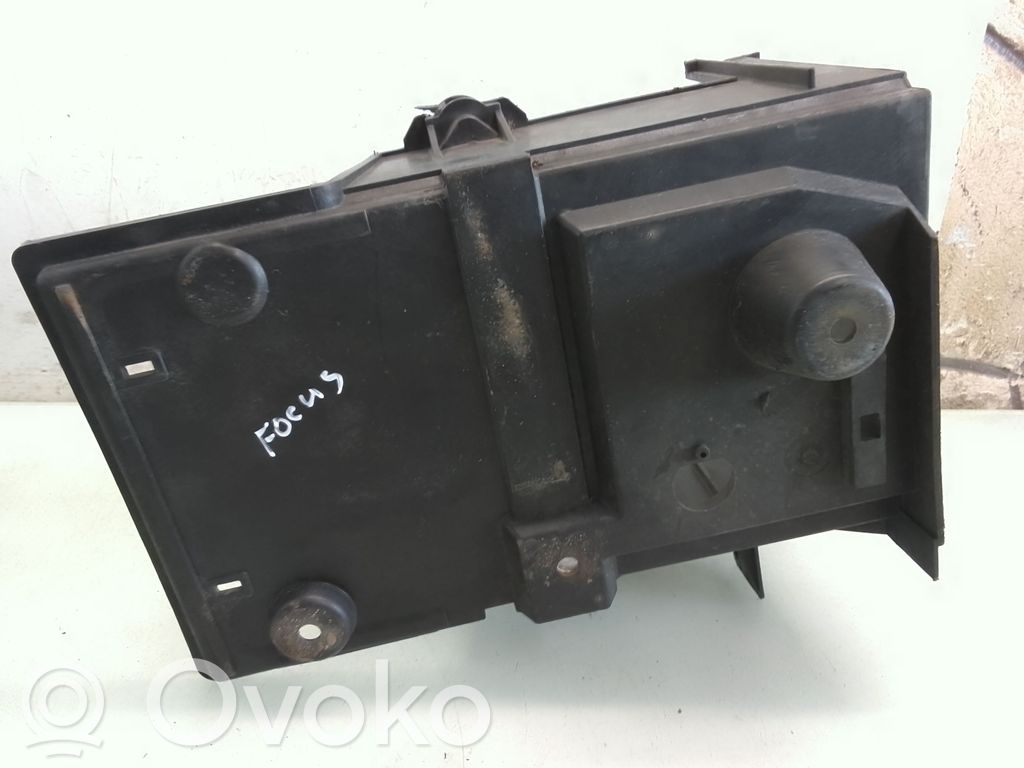Ford Focus Akkulaatikon alusta 