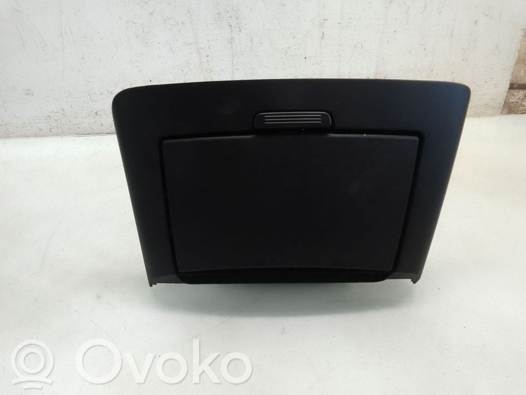 KIA Ceed Dashboard storage box/compartment 