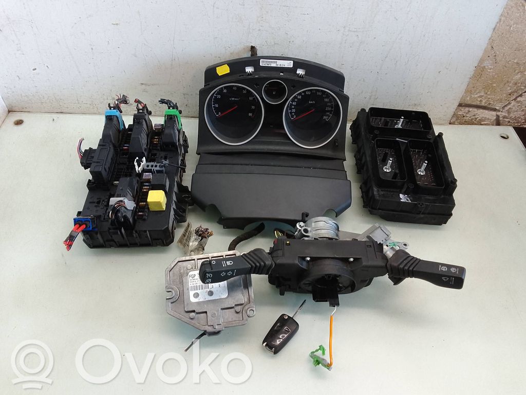 Opel Astra H Komputer / Sterownik ECU i komplet kluczy 