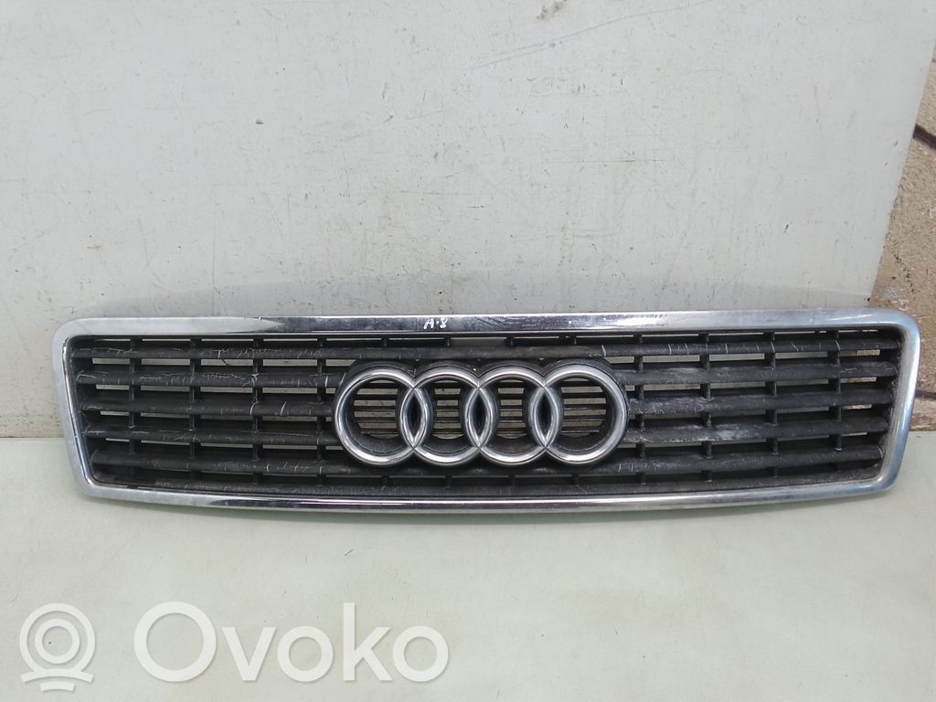 Audi A8 S8 D2 4D Etupuskurin ylempi jäähdytinsäleikkö 