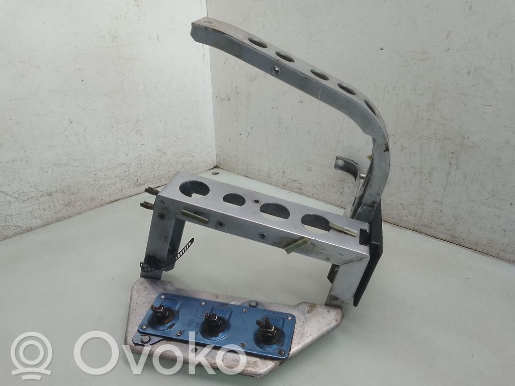 Front bumper mounting bracket   4D0959115