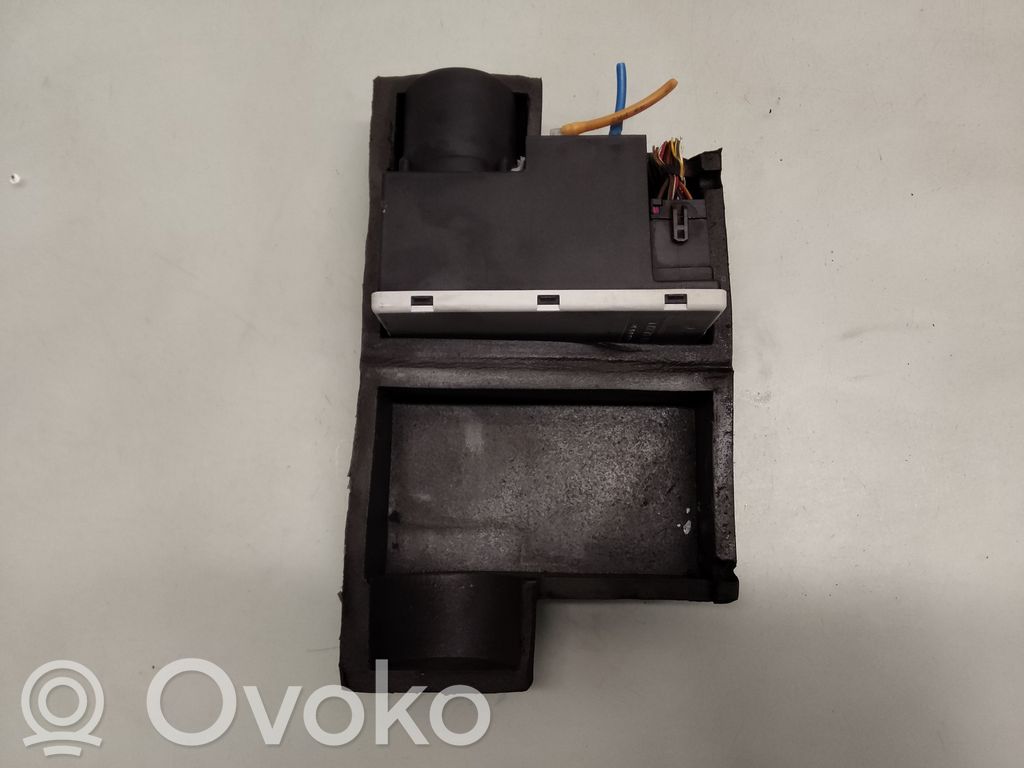 Audi A4 S4 B5 8D Central locking vacuum pump 