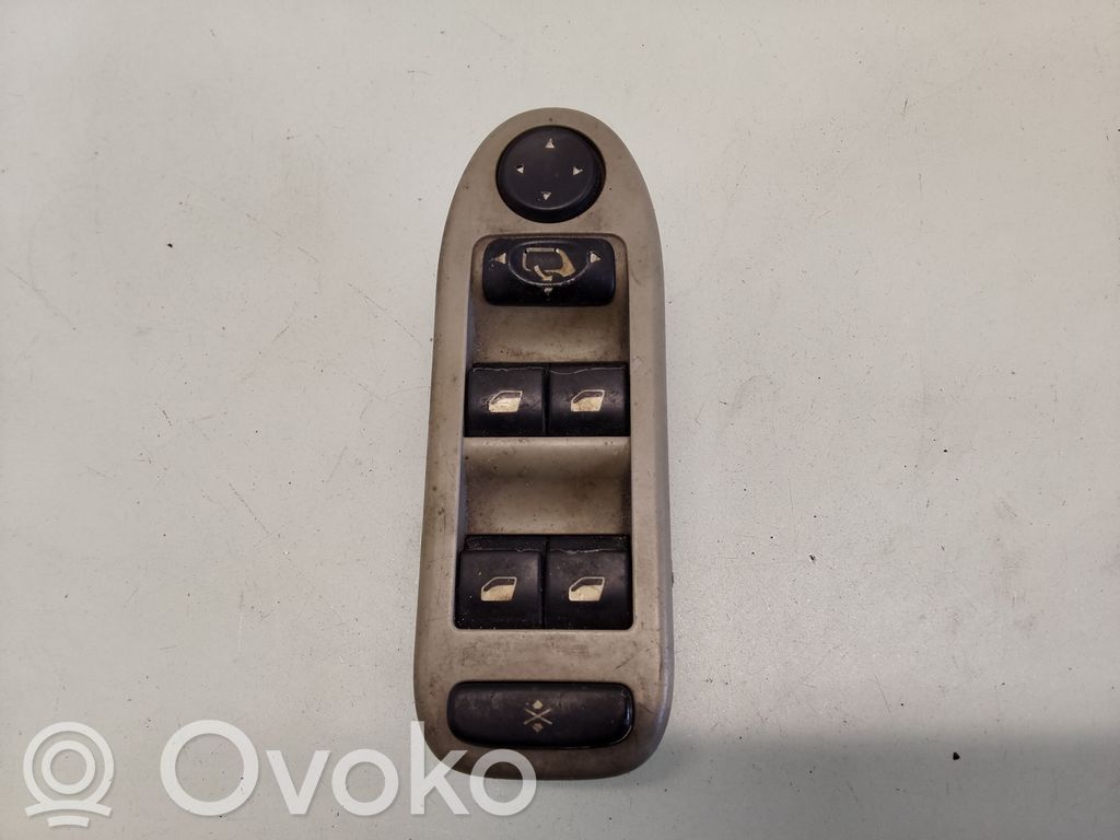 Peugeot 407 Electric window control switch 