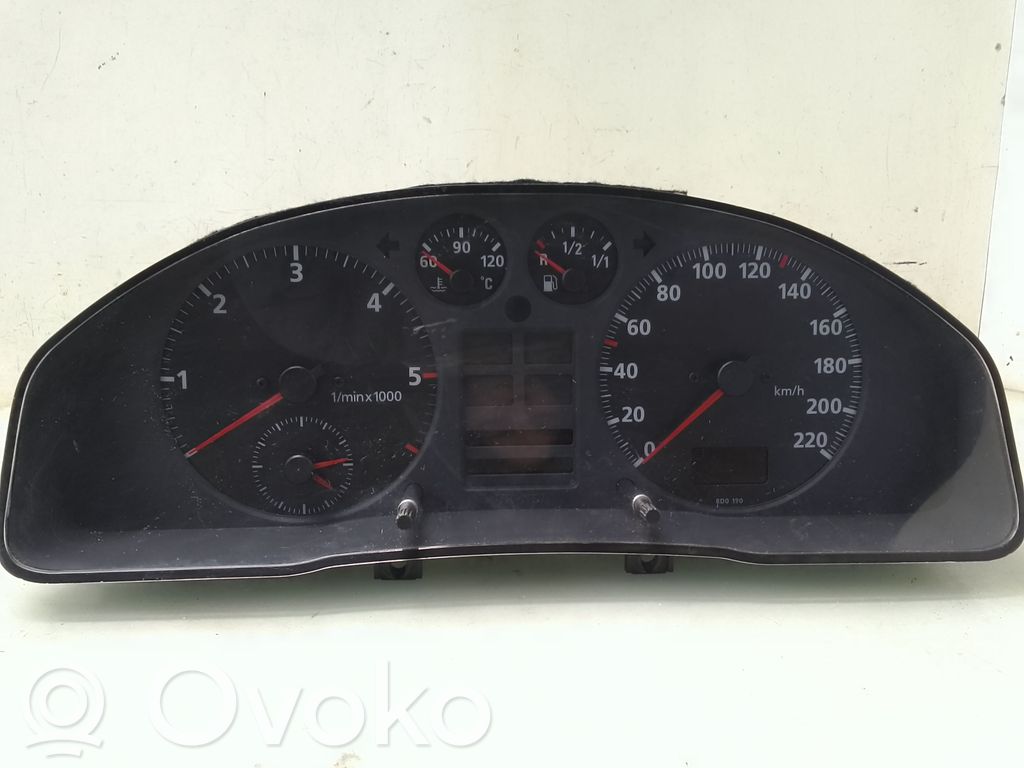 Audi A4 S4 B5 8D Speedometer (instrument cluster) 