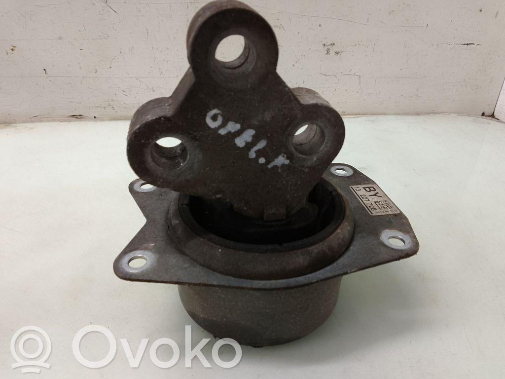 Opel Insignia A Engine mount bracket 