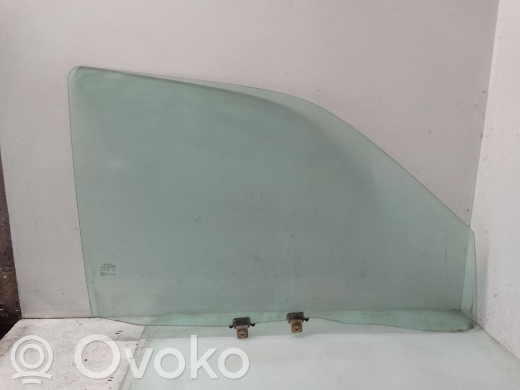 Lada Niva Vitre de fenêtre porte avant (4 portes)