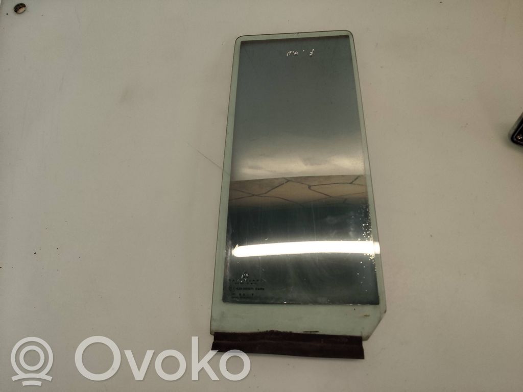 Jeep Cherokee XJ Rear vent window glass 