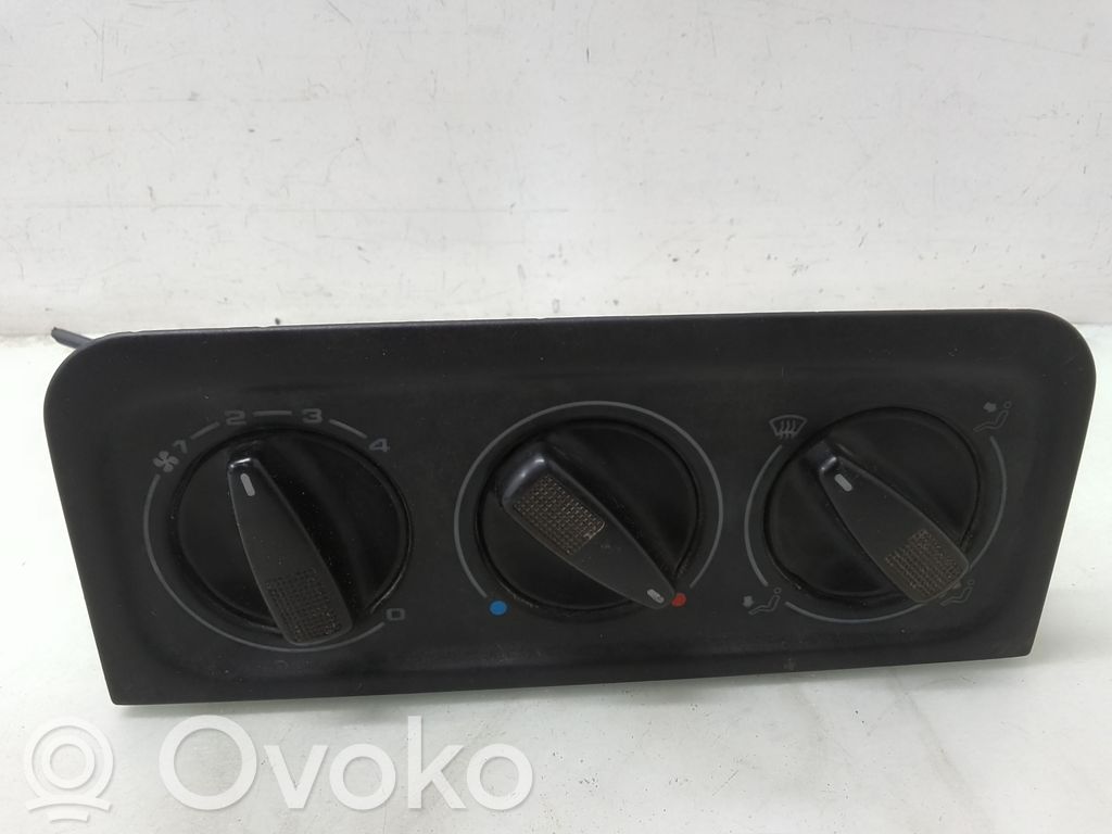 Volkswagen Golf III Panel klimatyzacji 