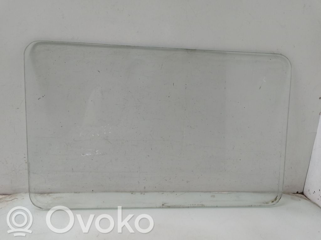 Lada Niva Geam lateral spate 