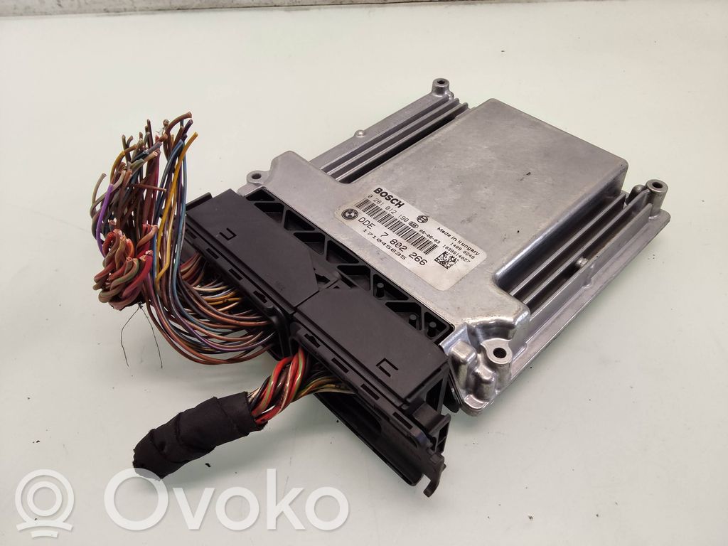 BMW 5 E60 E61 Engine control unit/module 