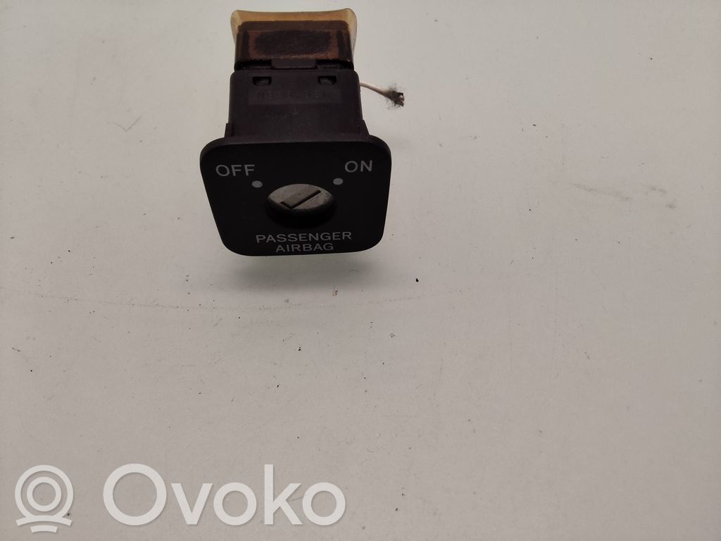 Wyłącznik poduszki powietrznej Airbag pasażera   1368366N,PA6GF15