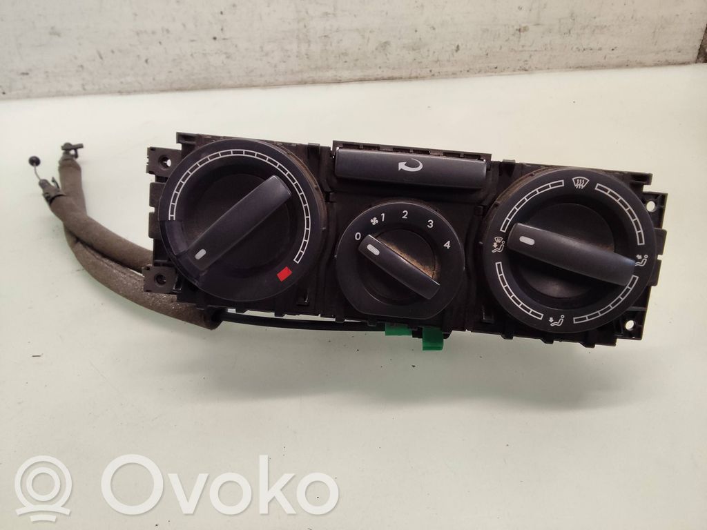 Panel klimatyzacji   7H0819045A9B9,981726Z,8996000670