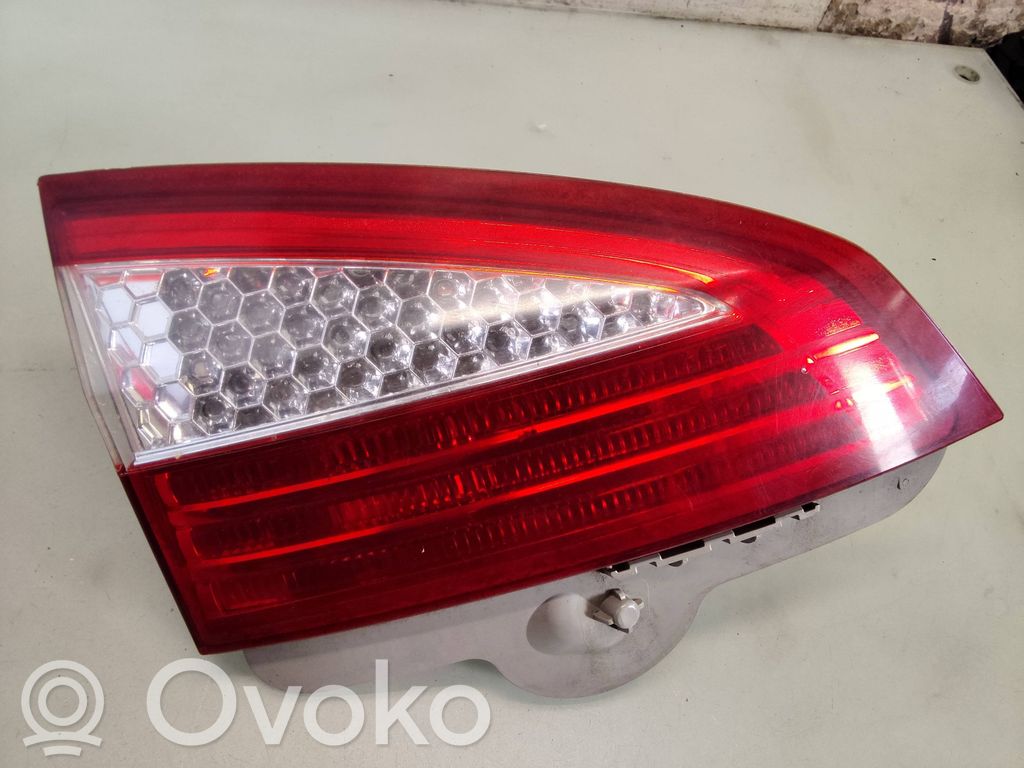 Ford Mondeo MK IV Feux arrière sur hayon