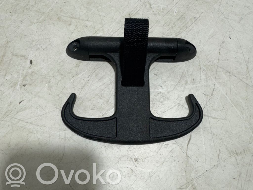 Tie down hook / loop   6Y5867615