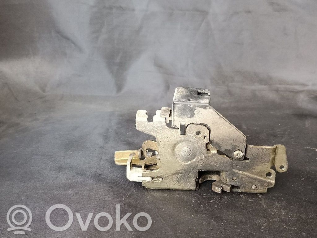Mercedes-Benz Sprinter W901 W902 W903 W904 Zamek drzwi przednich 