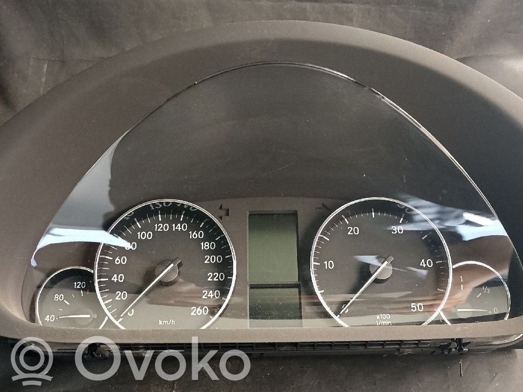 Mercedes-Benz CLC CL203 Vitezometru (grup de instrumente) 