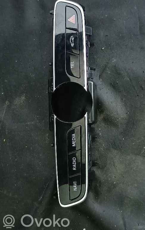 Mercedes-Benz E W213 Hazard light switch 