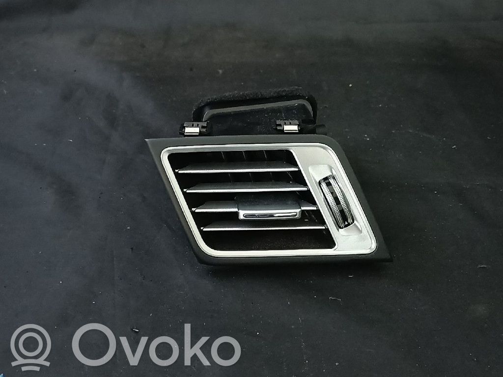 Mercedes-Benz CLK C207 A207 Dysze / Kratki środkowego nawiewu deski rozdzielczej 
