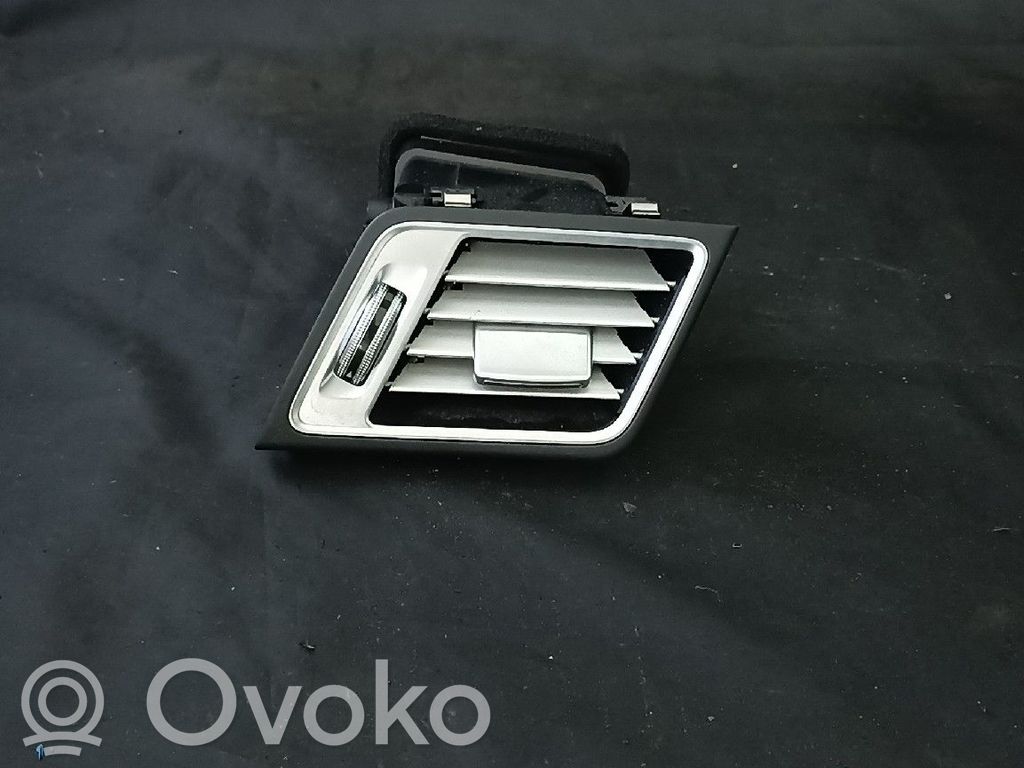 Mercedes-Benz CLK C207 A207 Dysze / Kratki środkowego nawiewu deski rozdzielczej 