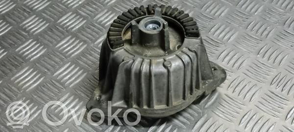 Engine mount bracket   2122404217,2122401917,2122406417,A2122401917,A2122404217,A2122406417,DIREITO