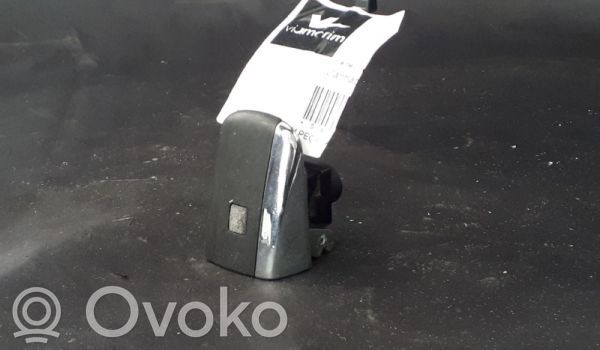 Mercedes-Benz E W210 Etuoven lukko (kahvan vieressä) 