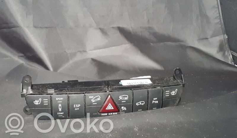 Mercedes-Benz ML W164 Przycisk świateł awaryjnych 