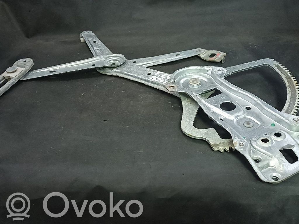 Mercedes-Benz C W202 Mechanizm podnoszenia szyby przedniej bez silnika 