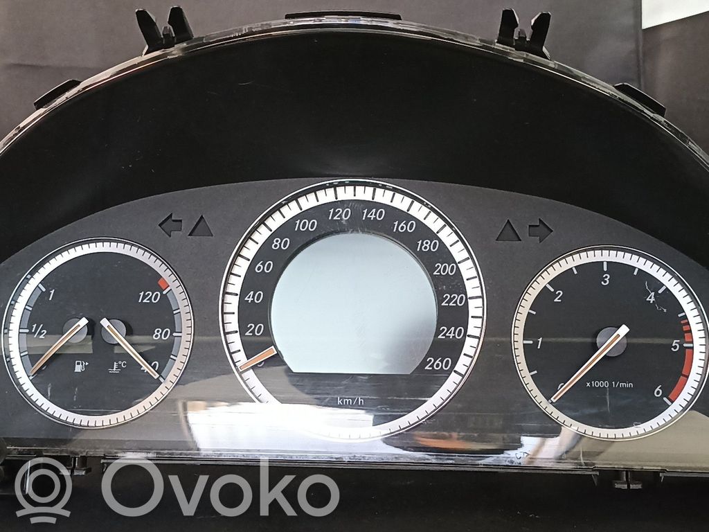 Mercedes-Benz C W204 Vitezometru (grup de instrumente) 