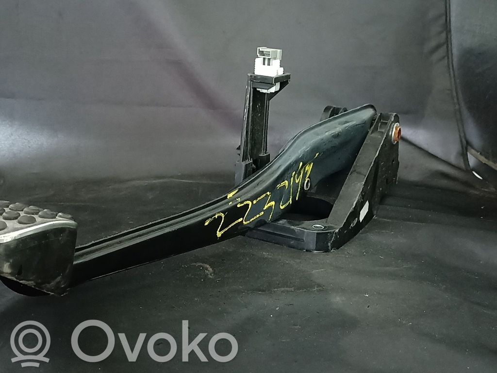 Mercedes-Benz A W176 Brake pedal 