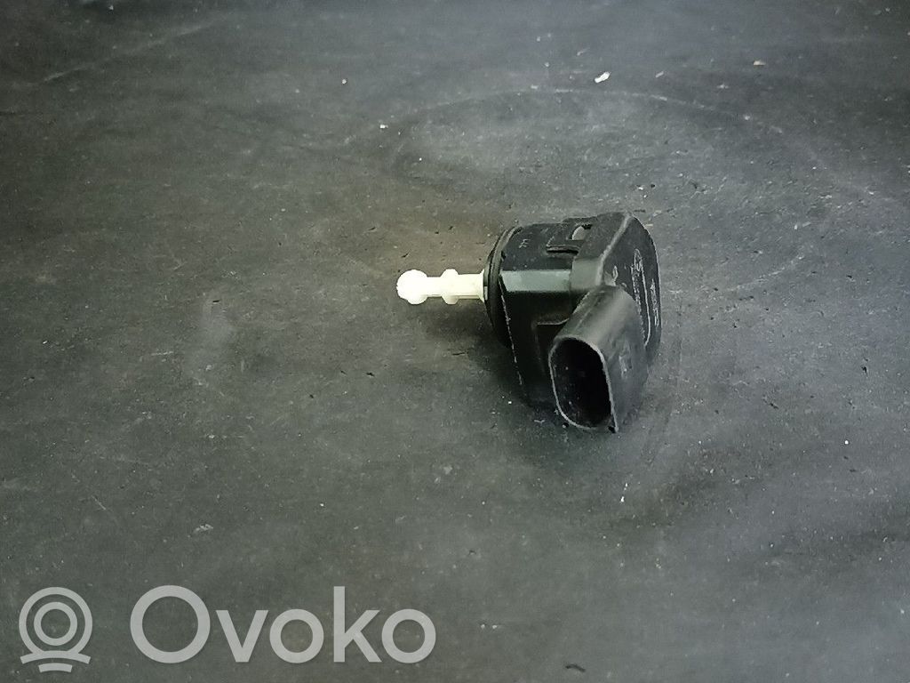 Mercedes-Benz E W211 Headlight level adjustment motor 