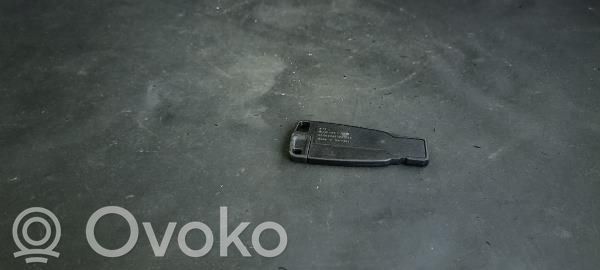Mercedes-Benz E W210 Virta-avain/kortti 