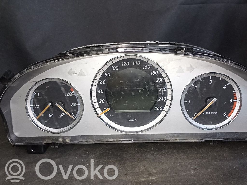 Mercedes-Benz C W204 Licznik / Prędkościomierz 